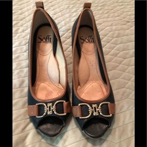Sofft leather open toe wedges